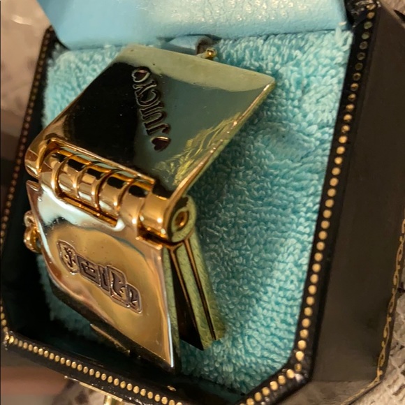 Juicy Couture LOOK BOOK CHARM GOLD Rare HTF New - Picture 8 of 8